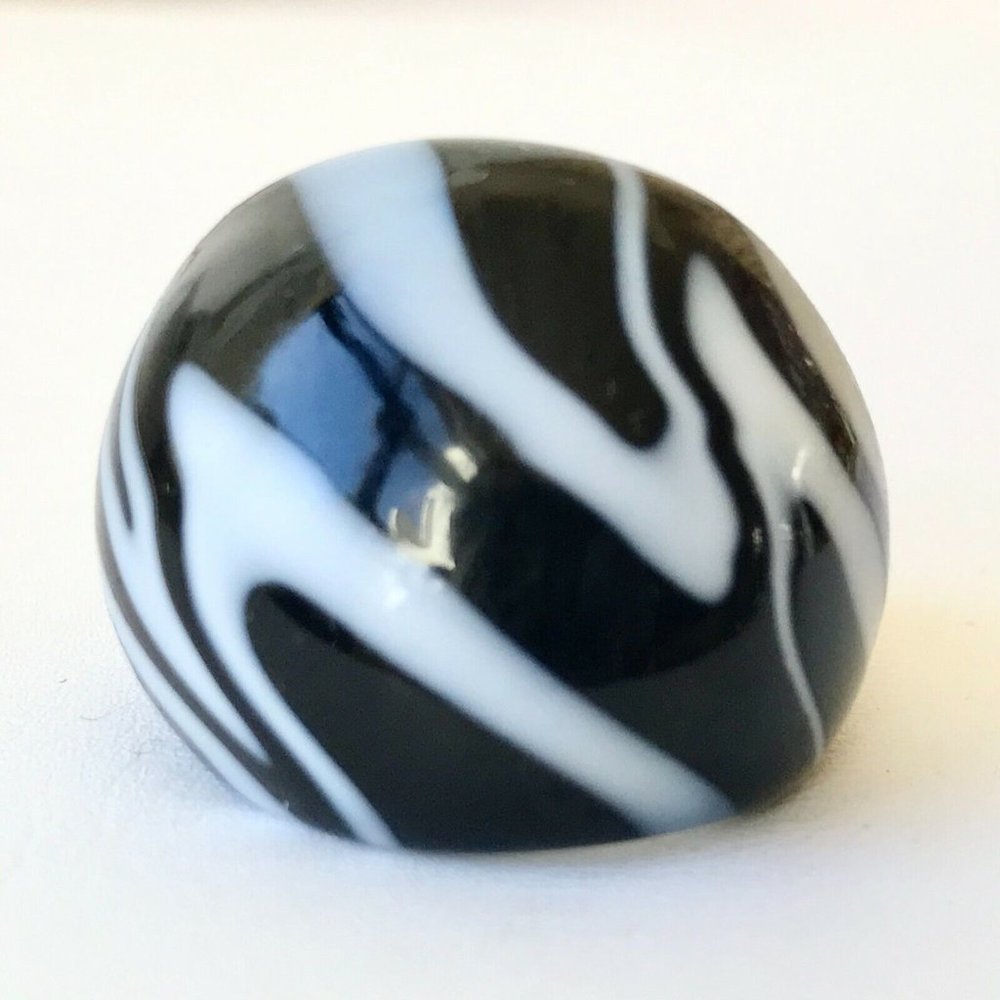 Murano Style Art Glass Dome Cocktail Ring Size 7 8 Black White Vintage Stripes
